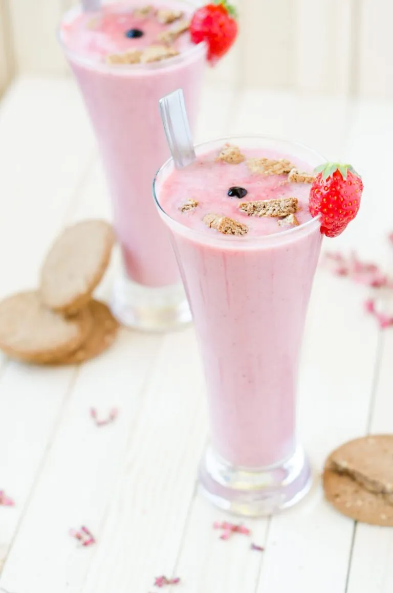 Lauren-Saunders-Strawberry-Smoothie